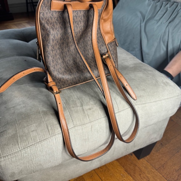 Genuine Michael Kors backpack - Picture 3 of 8